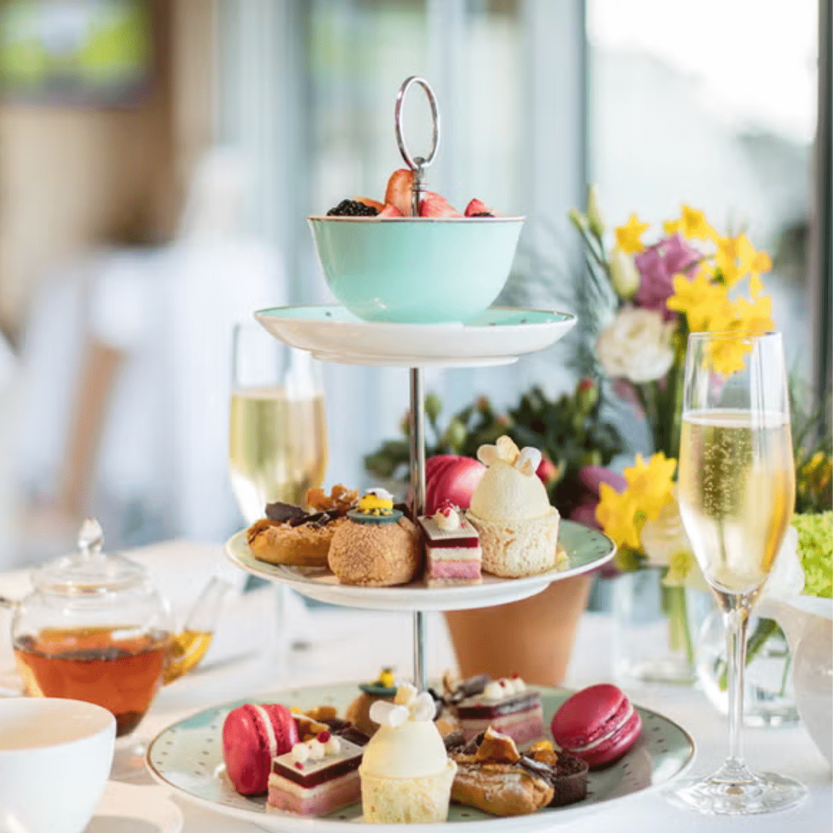 Royal Ascot Ladies Day 19th June - Prosecco Afternoon Tea Handbag box - cakery wonderland eventscakery wonderlandcakery wonderlandfood hamperascotSINGLEAFTChampers
