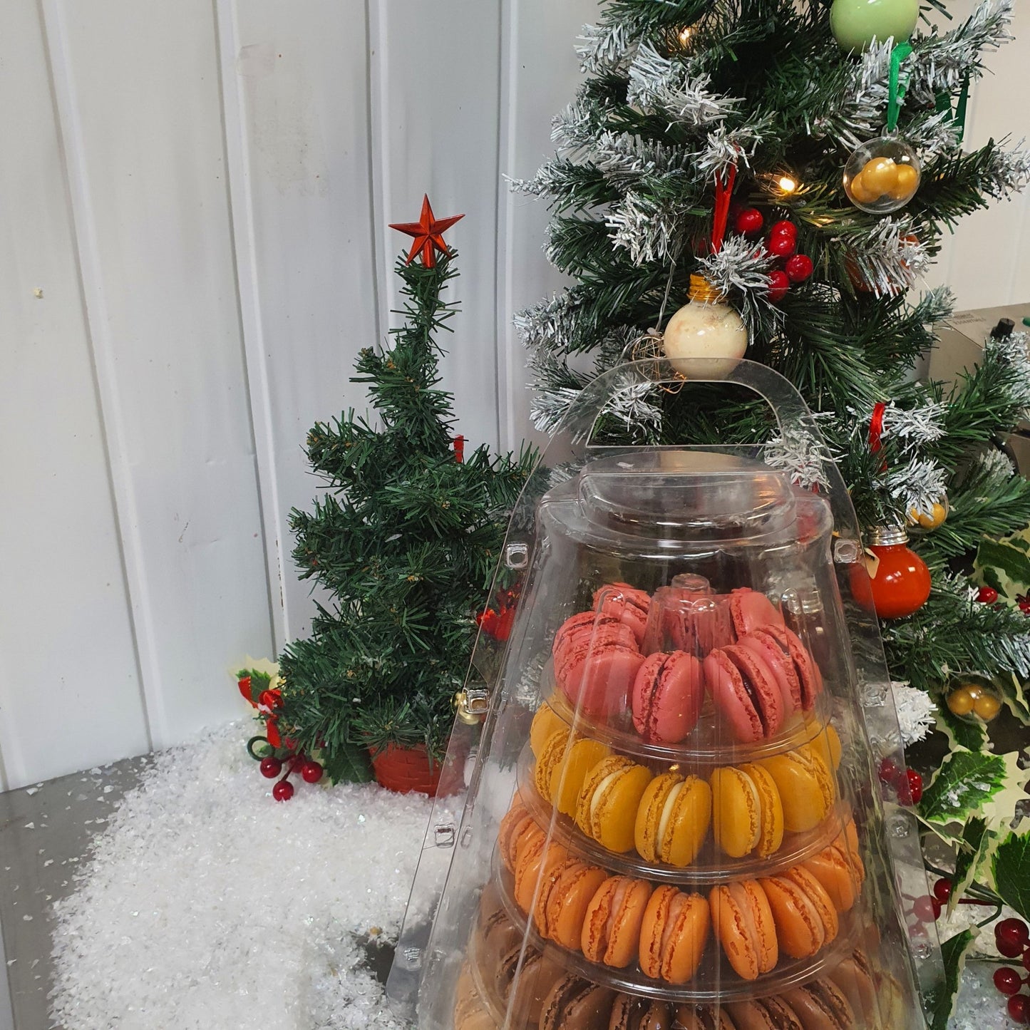 Christmas Macaron Tower and Carry Case - cakery wonderland eventscakery wonderland eventscakery wonderland eventsmacaron tower72xmastower