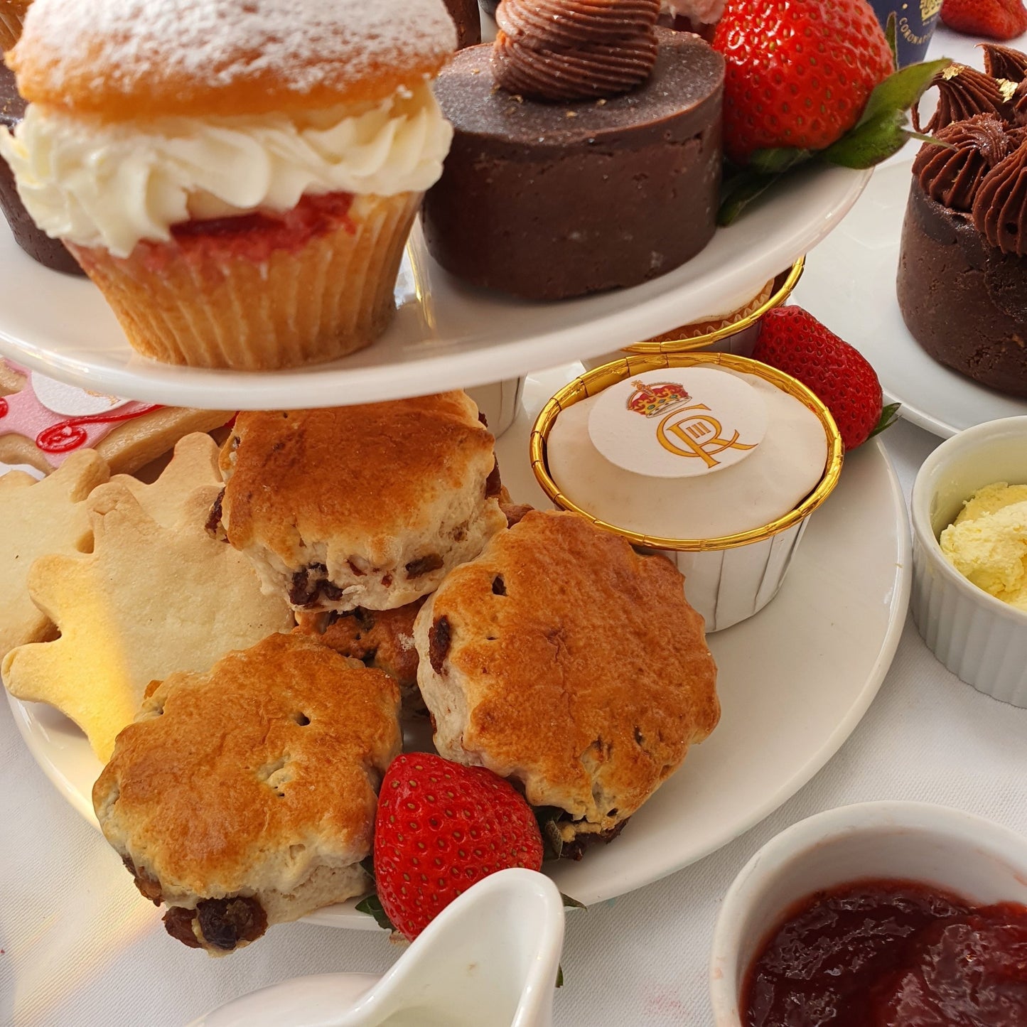 The Deluxe Afternoon Tea Event Catering Menu - cakery wonderland eventscakery wonderlandcakery wonderlandfood hamperdeluxeafternoontea-crockery