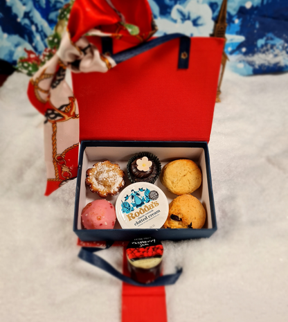 Deluxe Cream Tea Handbag Giftbox I Free Delivery