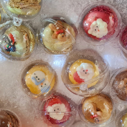 Delicious French Macaron Filled Christmas Baubles - cakery wonderland eventscakery wonderland eventscakery wonderland eventsMacaron6macbaubles