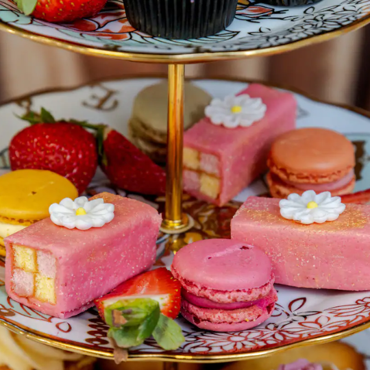 Luxury Cake Treat Gift Box Serves 4 - 6 Nationwide Delivery - cakery wonderland eventscakery wonderland eventscakery wonderland eventsCelebration cakescaketreatbox4