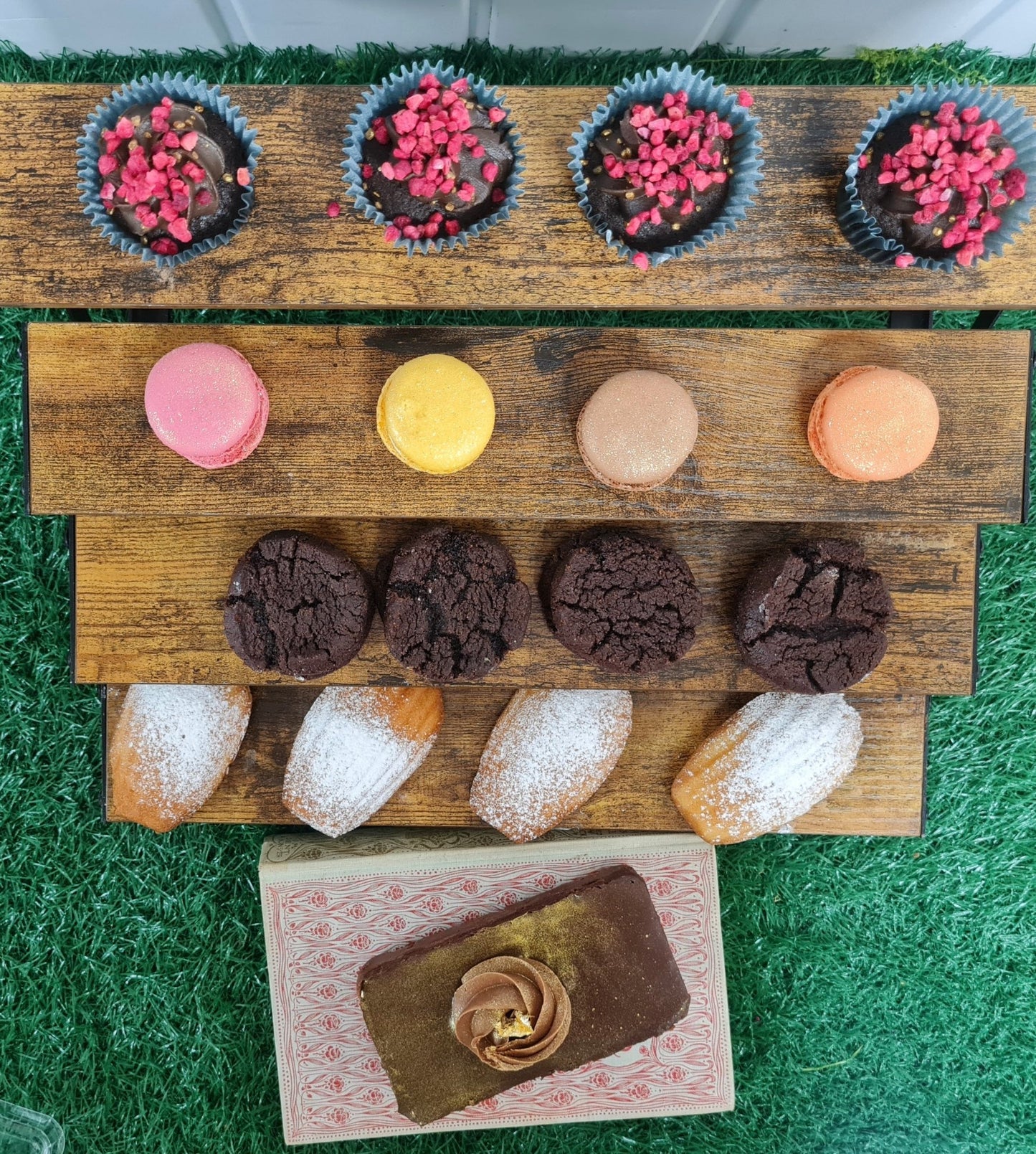 Luxury Cake Treat Gift Box Serves 4 Nationwide Delivery - cakery wonderland eventscakery wonderland eventscakery wonderland eventsCelebration cakes