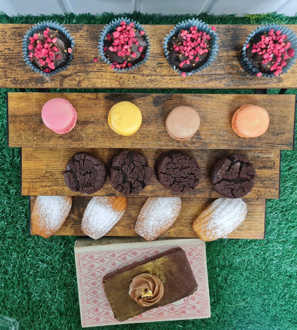 Luxury Cake Treat Gift Box Serves 4 Nationwide Delivery - cakery wonderland eventscakery wonderland eventscakery wonderland eventsCelebration cakes