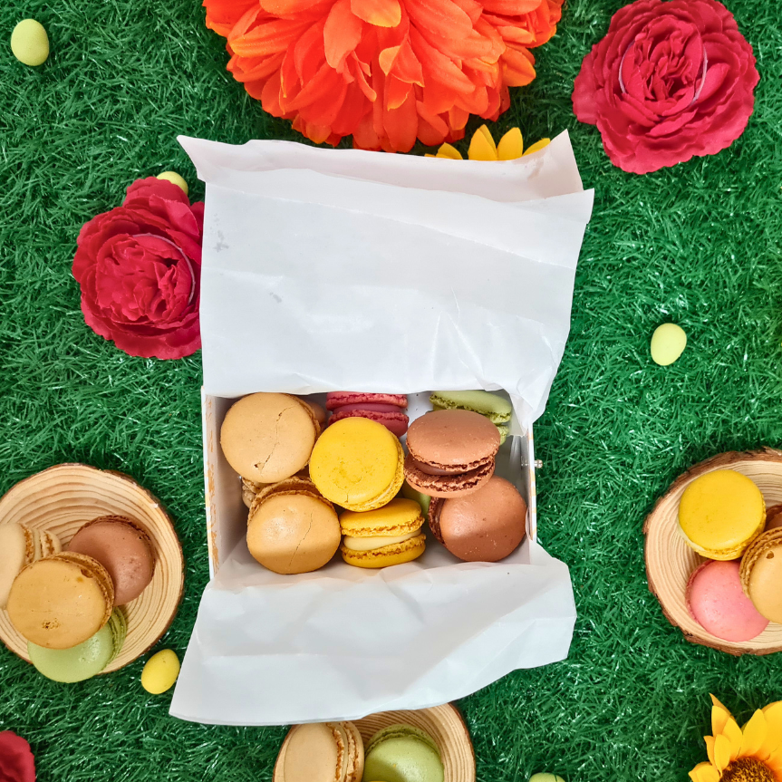 Luxury Macaron Handbag giftbox free delivery - cakery wonderland eventscakery wonderlandcakery wonderlandMacaron Handbag Boxhandbagmacaron