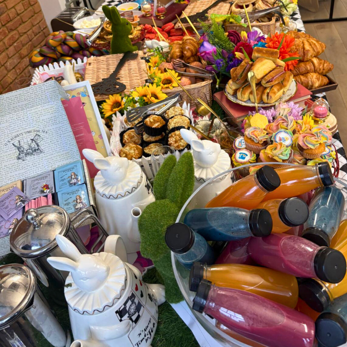 The ultimate Alice in Wonderland Brunch Experience & Menu - cakery wonderland eventscakery wonderlandcakery wonderlandBRUNCHalicedesserttable25
