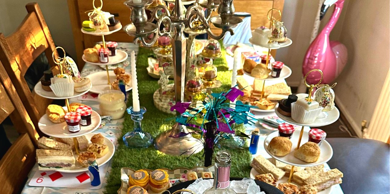 Alice in wonderland tea party cake – Tuck Box Cakes